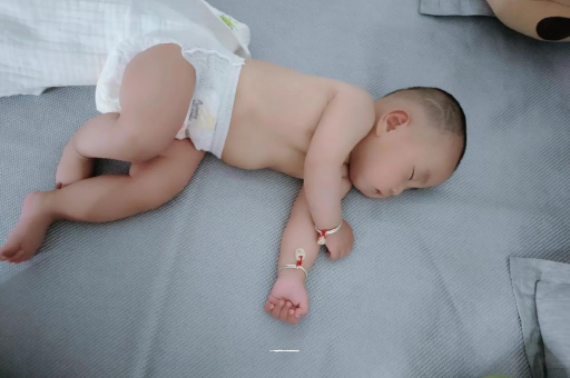 池州两个月宝宝肚子胀气